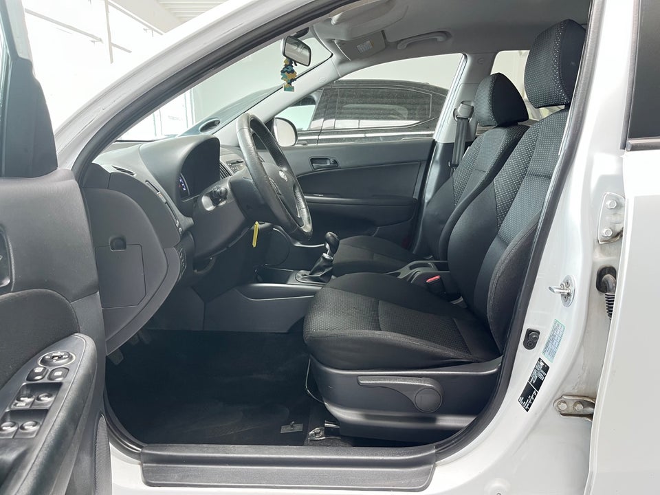 Hyundai i30 1,6 CRDi 90 Classic Sense Eco 5d