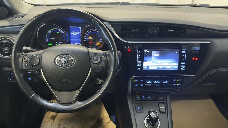 Toyota Auris 1,8 Hybrid H2 Style Skyview CVT 5d