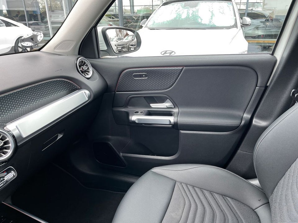 Mercedes EQB300 Progressive Advance Plus 4Matic 5d