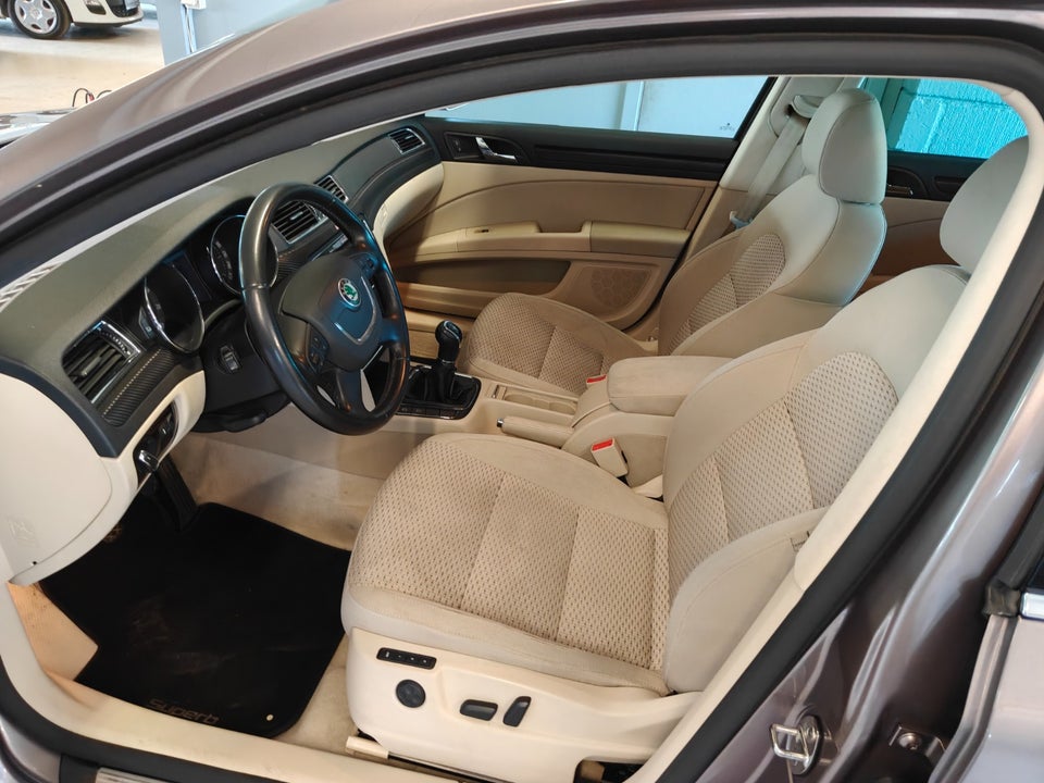 Skoda Superb 1,8 TSi 160 Elegance Combi 5d
