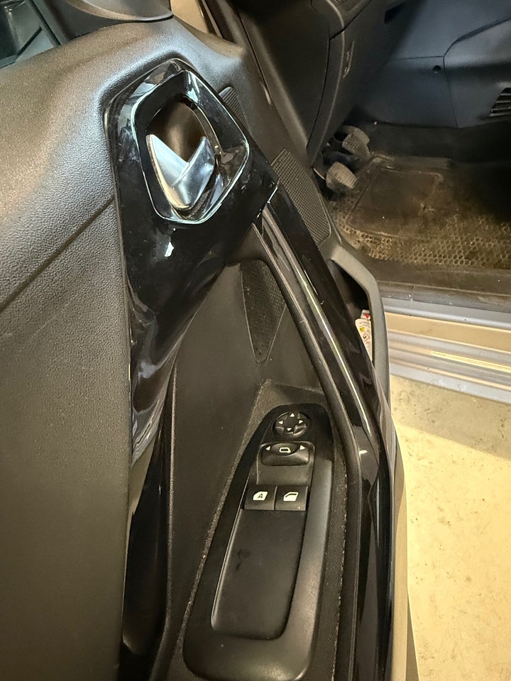 Peugeot 208 1,2 VTi Active 5d