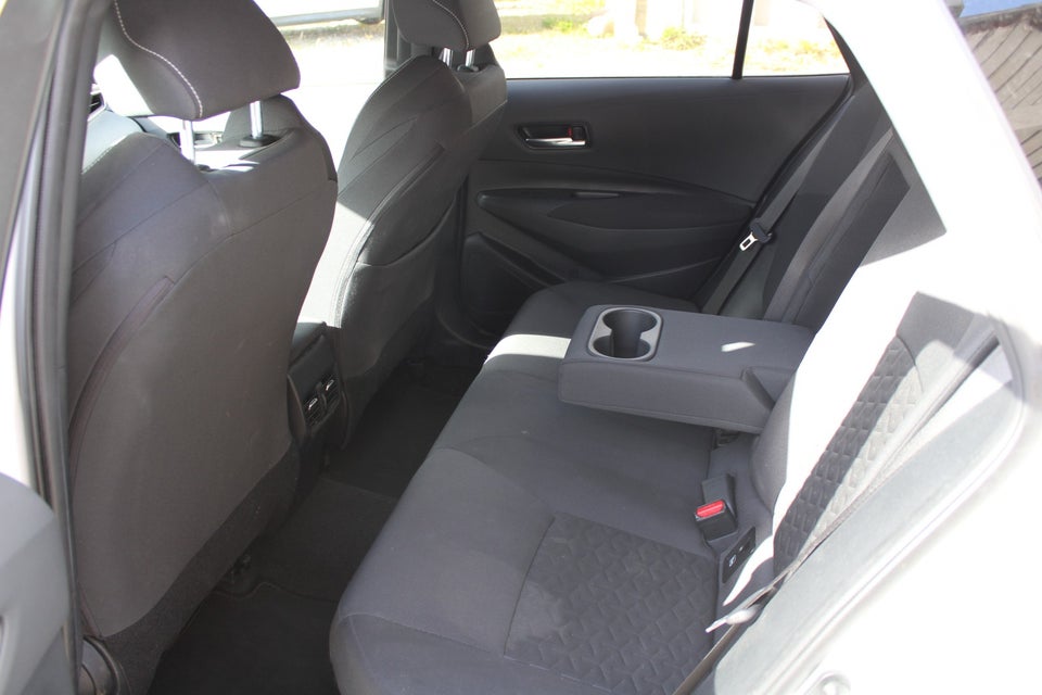 Suzuki Swace 1,8 HEV Active White stc. e-CVT 5d