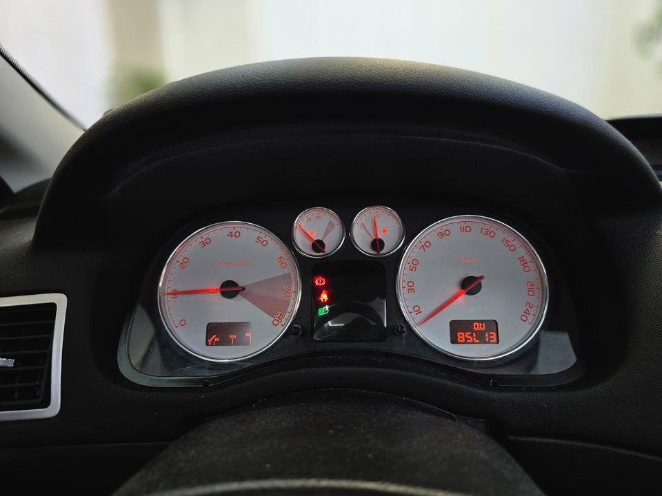 Peugeot 307 2,0 16V CC 2d