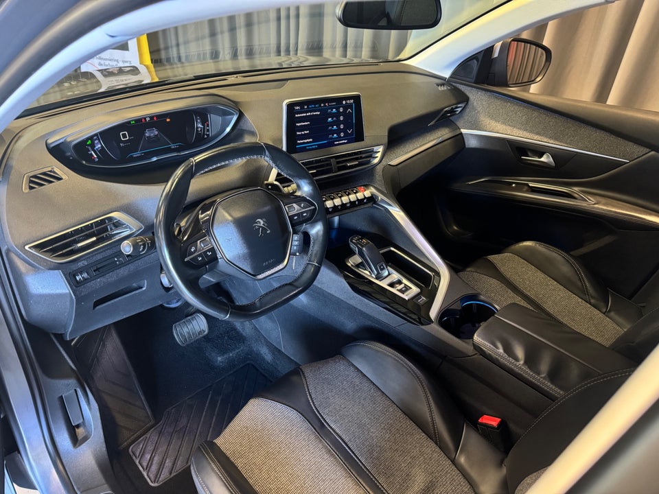 Peugeot 3008 1,2 e-THP 130 Allure EAT6 5d