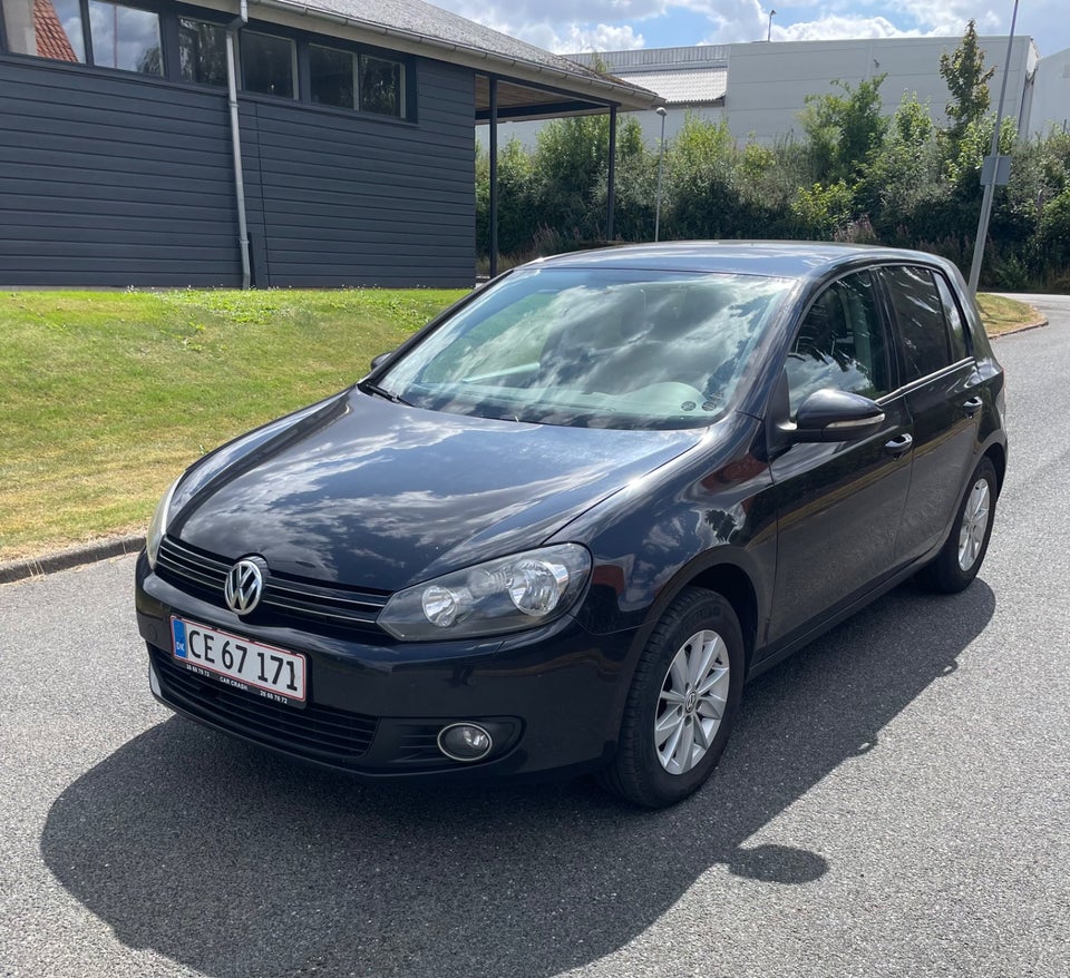 VW Golf VI 1,6 TDi 105 Trendline DSG BMT 5d