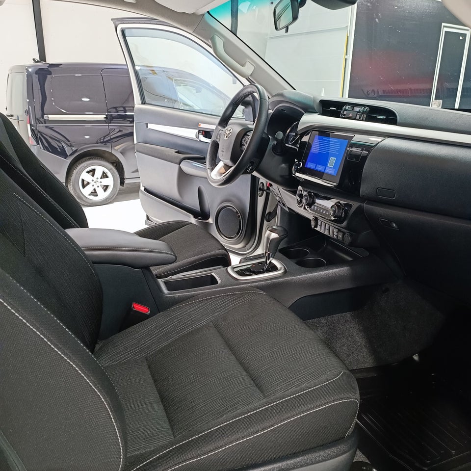 Toyota HiLux 2,4 D T3 Ex.Kab aut. 4d