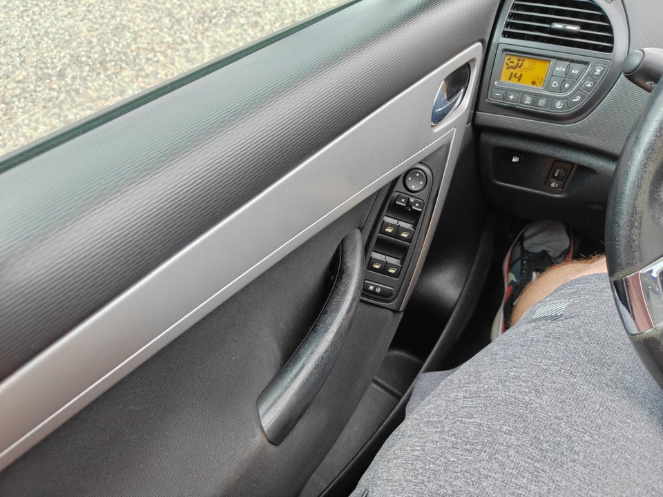 Citroën Grand C4 Picasso 1,8 16V Prestige 7prs 5d