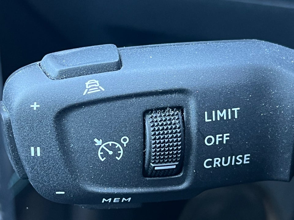 Peugeot 3008 1,6 Hybrid First Selection EAT8 5d