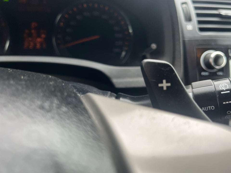 Toyota Avensis 2,2 D-CAT 150 T2 stc. aut. 5d