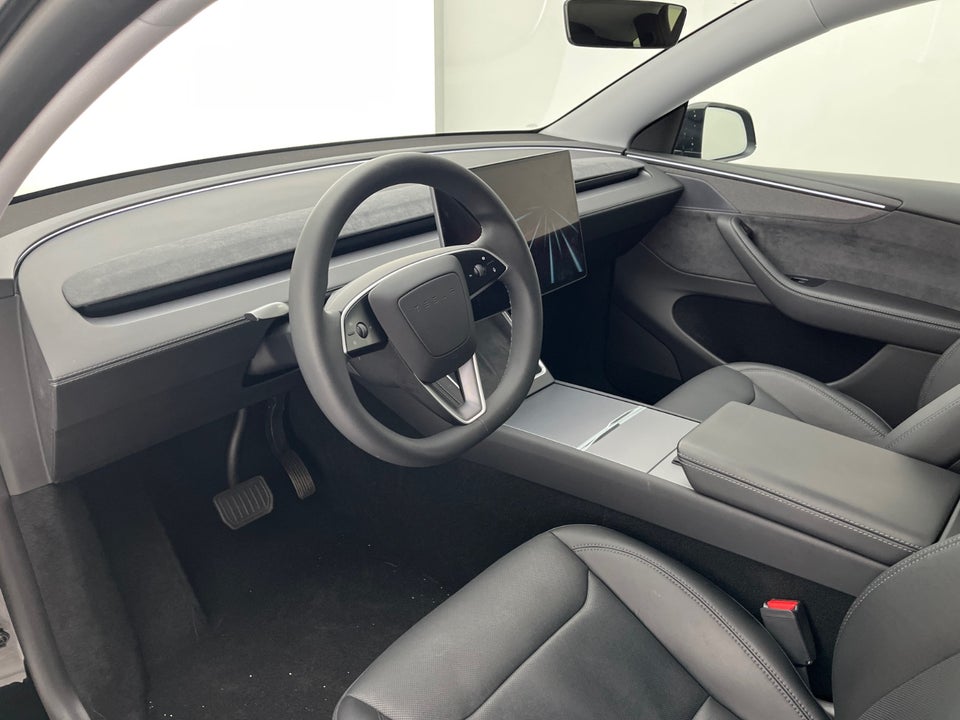 Tesla Model Y Launch Series Long Range AWD 5d