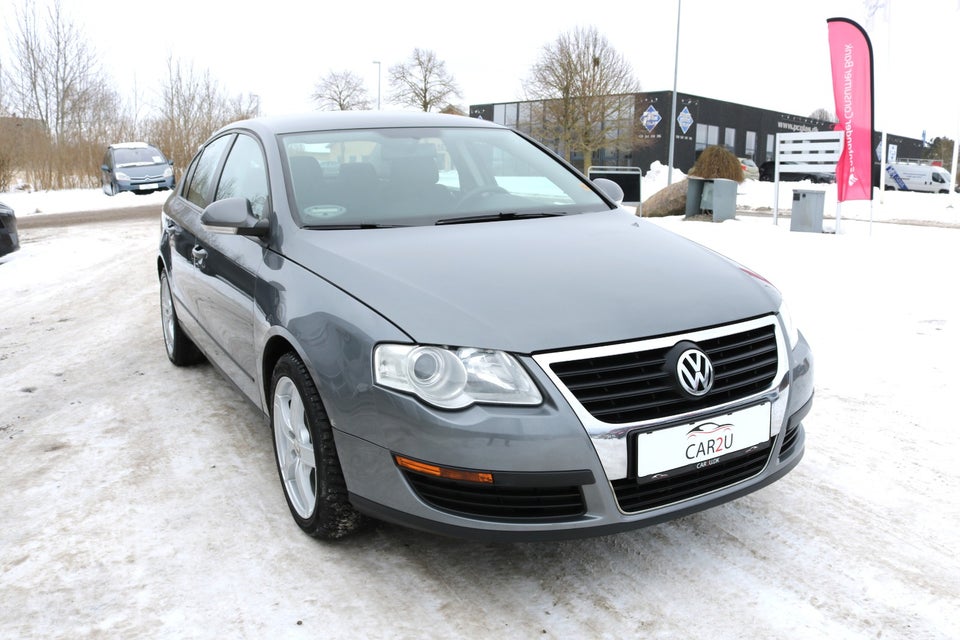 VW Passat 2,0 FSi Trendline 4d