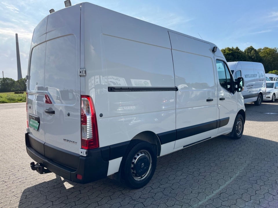 Renault Master III T33 2,3 dCi 135 L2H2 Kassevogn