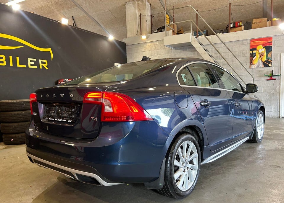 Volvo S60 1,6 T4 180 Summum 4d