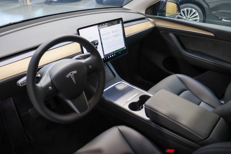 Tesla Model Y Long Range AWD 5d