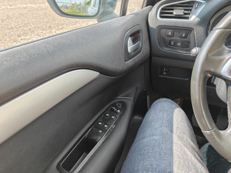 Citroën C4 1,2 PureTech 130 Attraction 5d