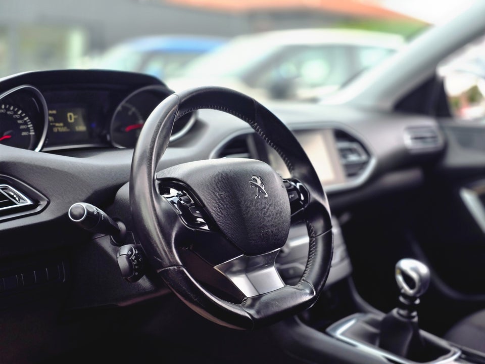 Peugeot 308 1,6 BlueHDi 120 Style SW 5d