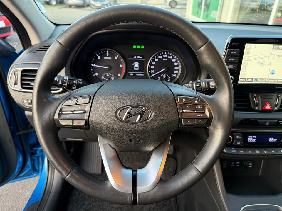 Hyundai i30 1,6 CRDi 110 Premium stc. 5d