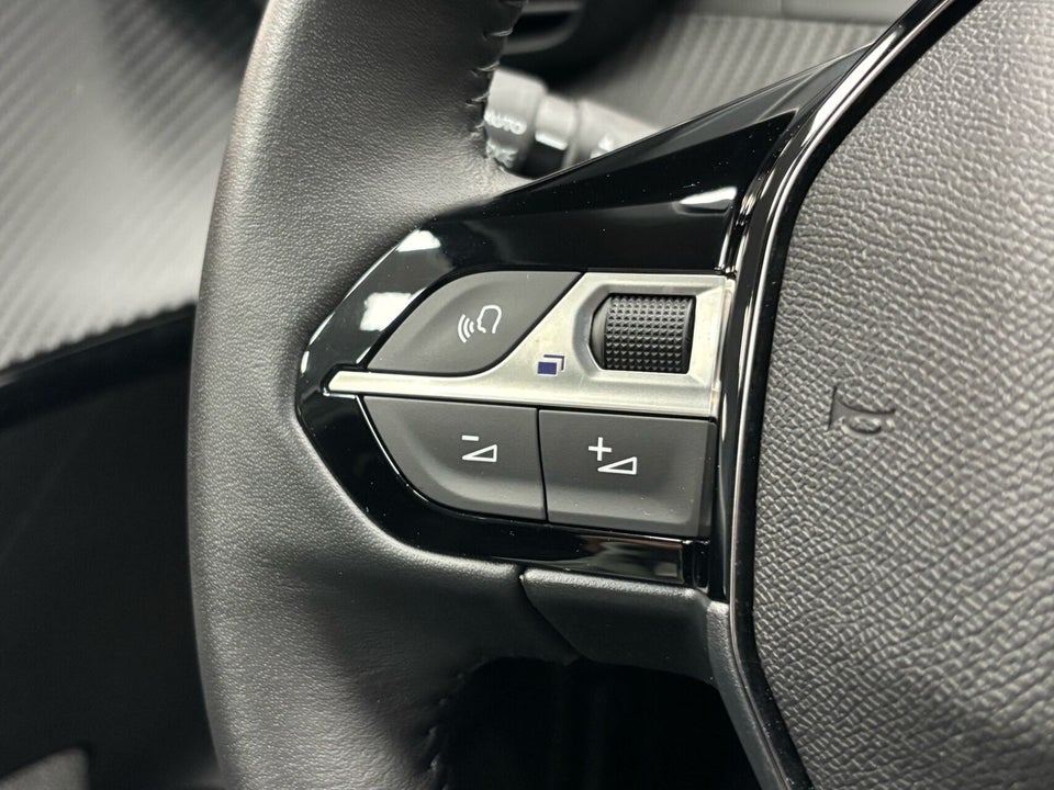 Peugeot e-208 50 Style 5d