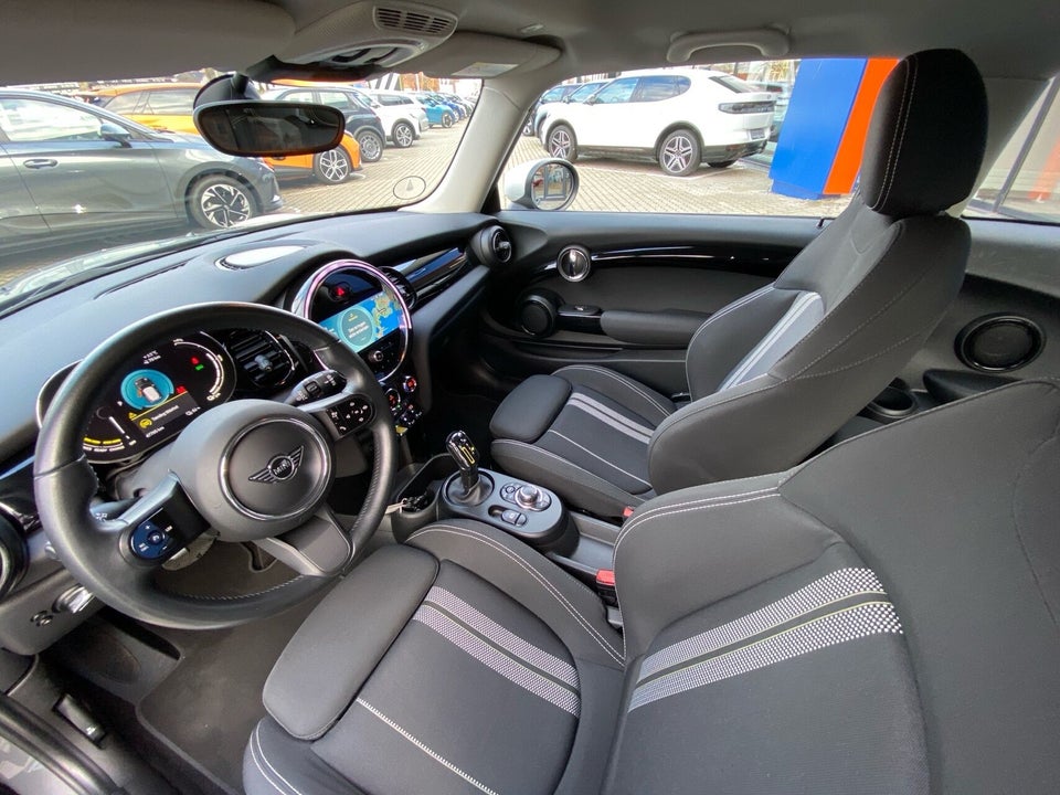 MINI Cooper SE Essential 3d