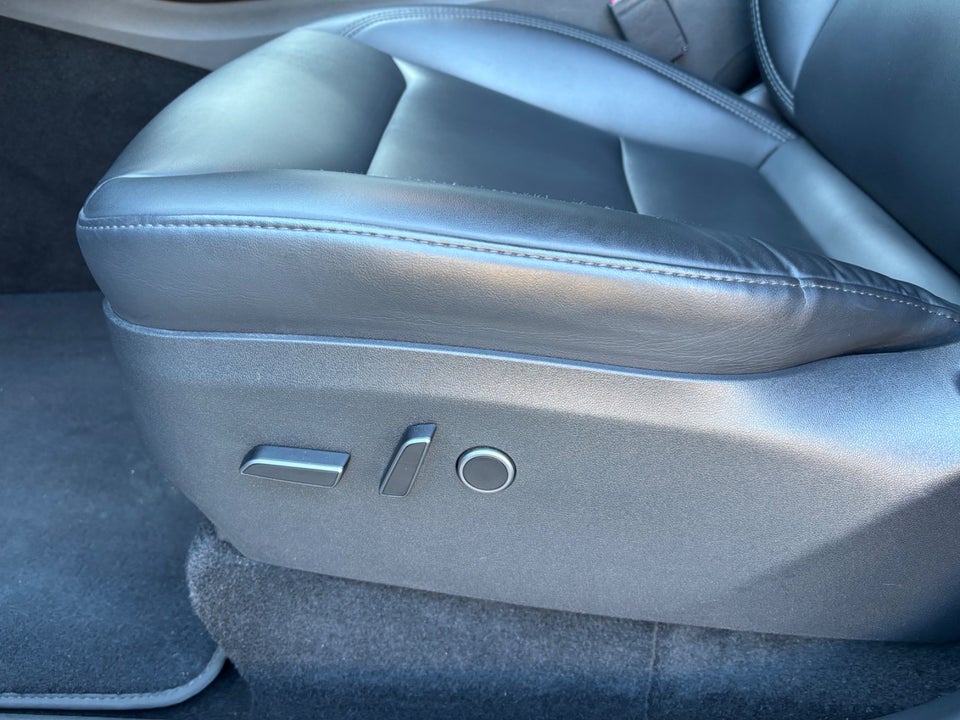 Tesla Model Y Long Range AWD 5d