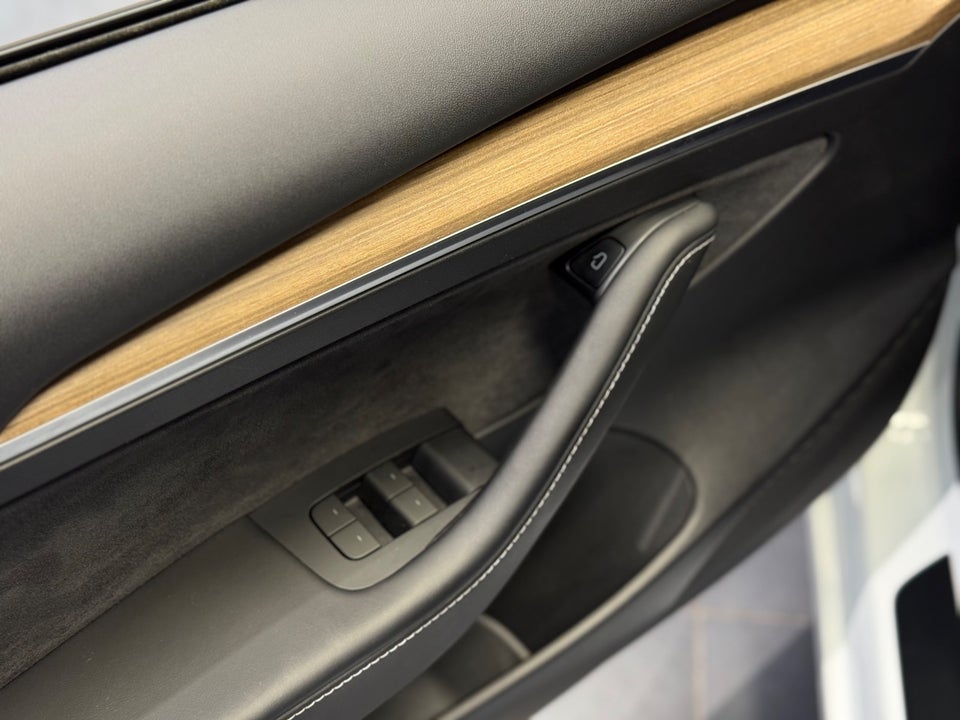 Tesla Model 3 Long Range AWD 4d