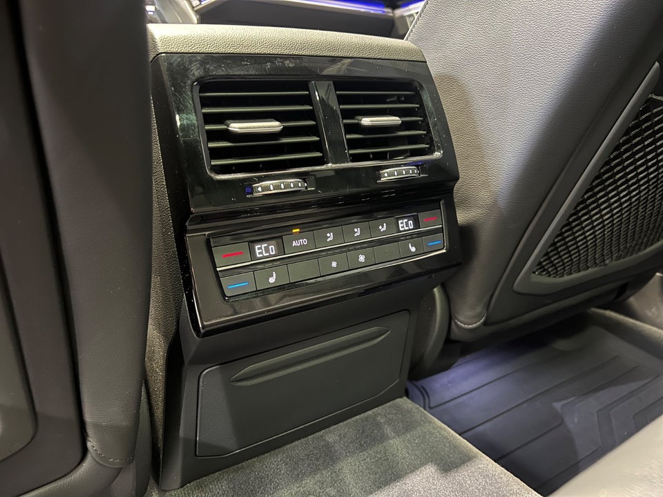 VW Touareg 3,0 TDi 286 R-line aut. 4Motion 5d