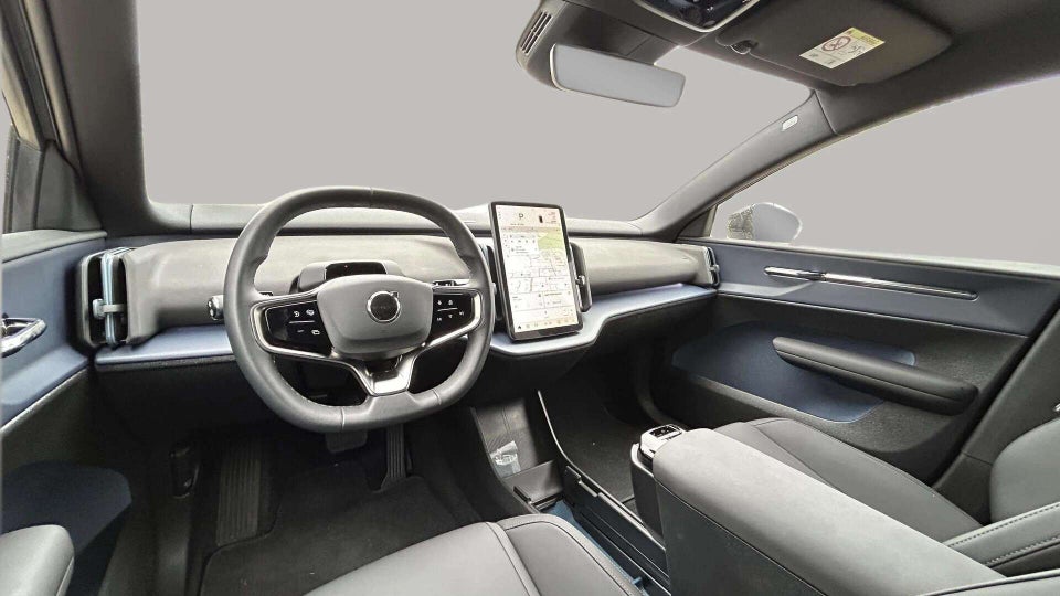 Volvo EX30 Extended Range Plus 5d