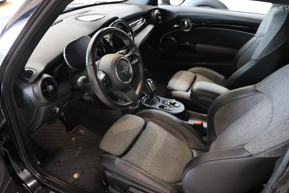 MINI Cooper SE Classic Trim 3d