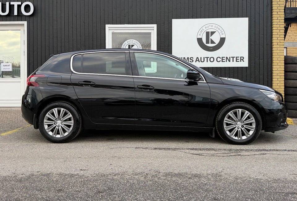 Peugeot 308 1,5 BlueHDi 130 Prestige Sky 5d