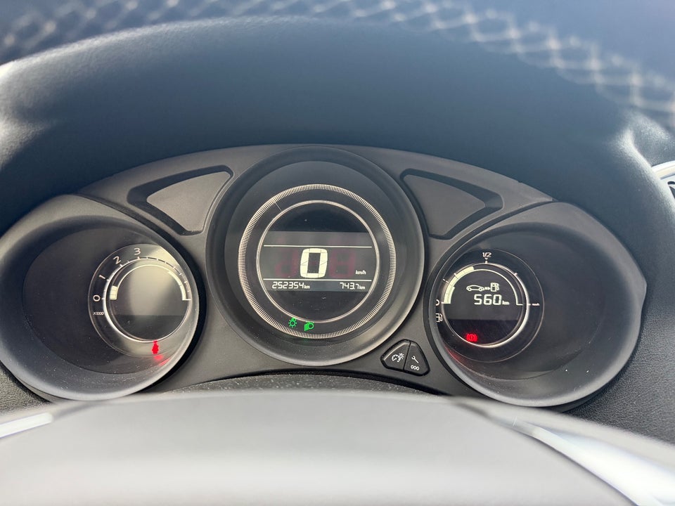 Citroën C4 1,6 BlueHDi 100 Feel 5d