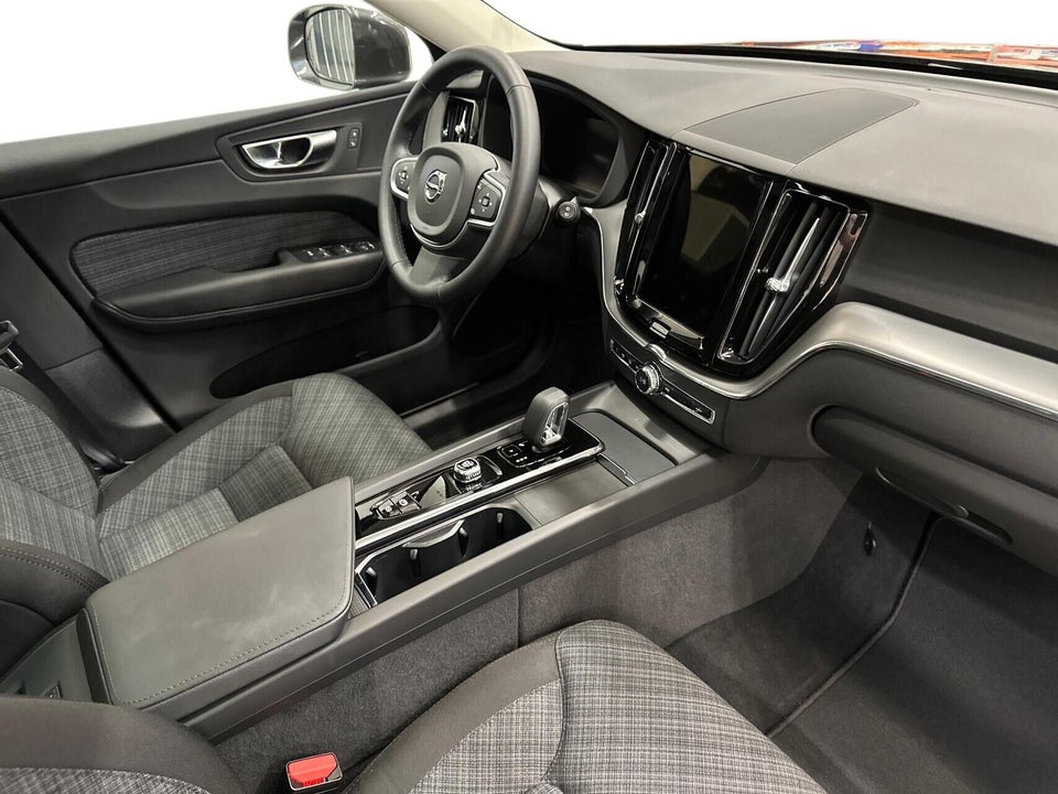 Volvo XC60 2,0 T6 ReCharge Core aut. AWD 5d