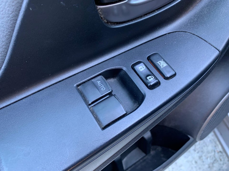 Toyota Yaris 1,0 VVT-i T1 5d