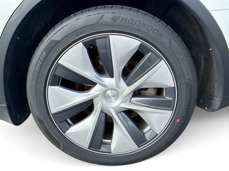 Tesla Model Y Long Range AWD 5d