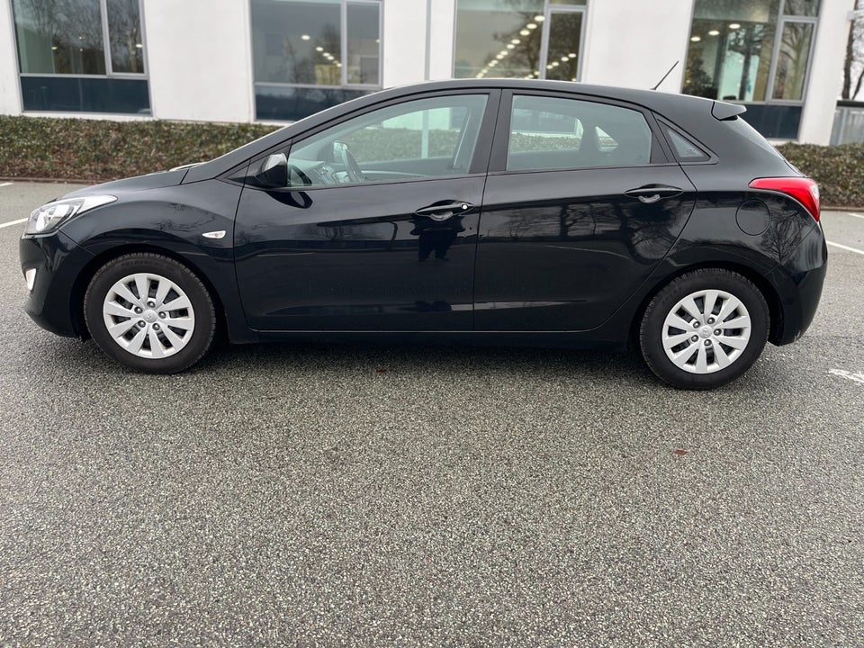 Hyundai i30 1,6 GDi Style Eco 5d