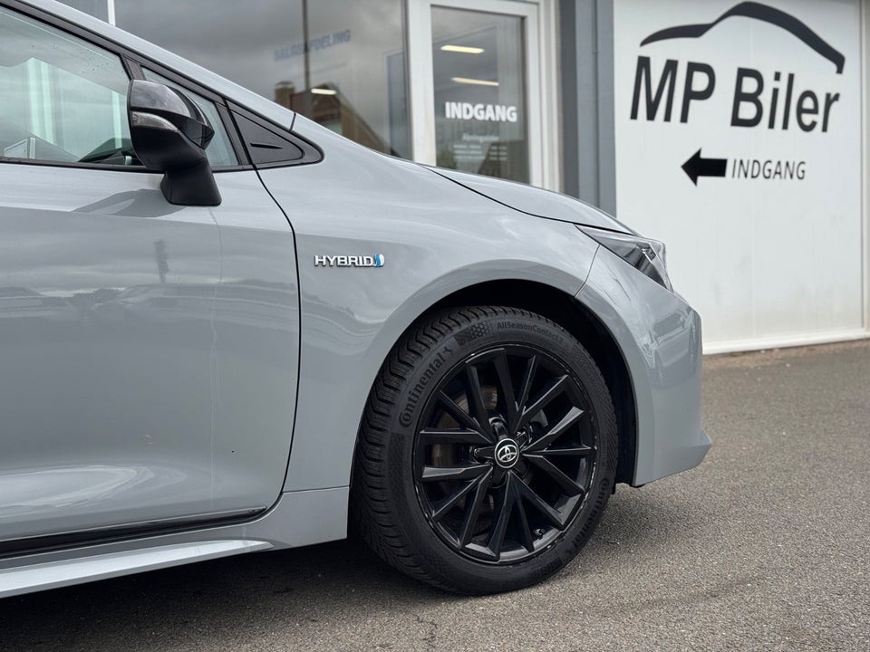 Toyota Corolla 1,8 Hybrid Premium Smart Design MDS 5d