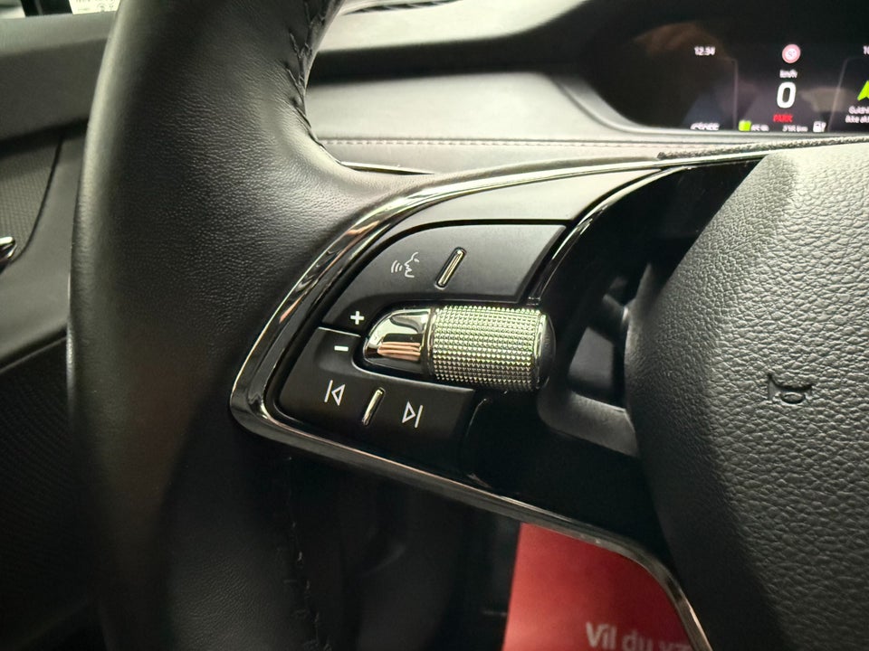 Skoda Enyaq 60 iV Suite 5d