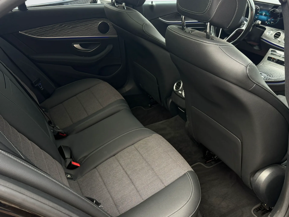 Mercedes E300 de 2,0 AMG Line aut. 4d