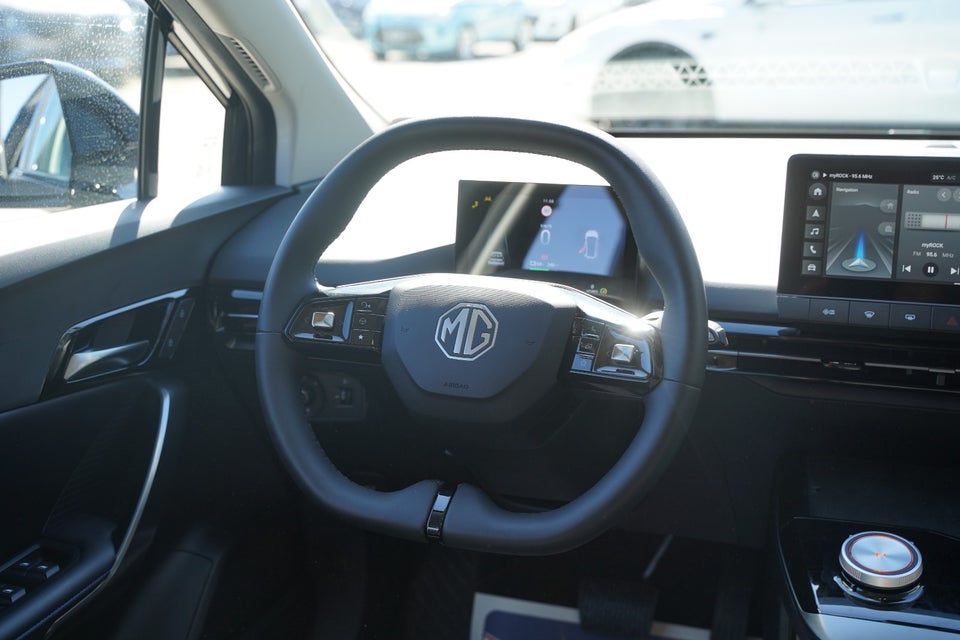 MG MG4 64 Luxury 5d