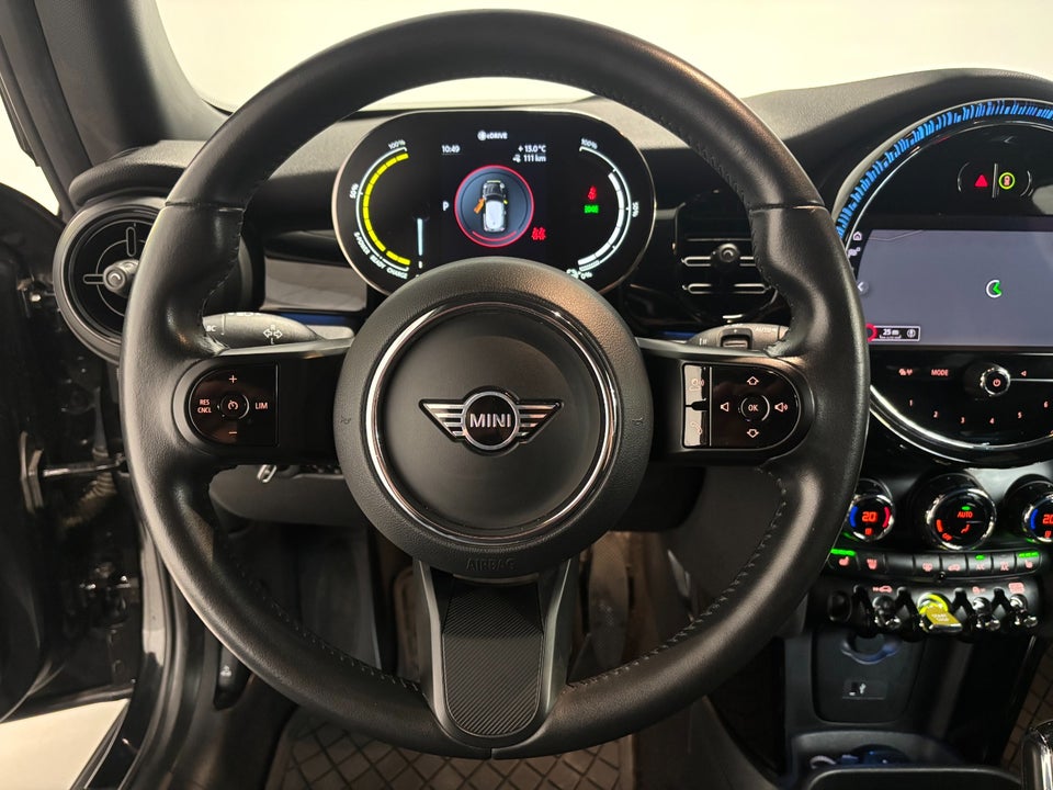 MINI Cooper SE Essential 3d