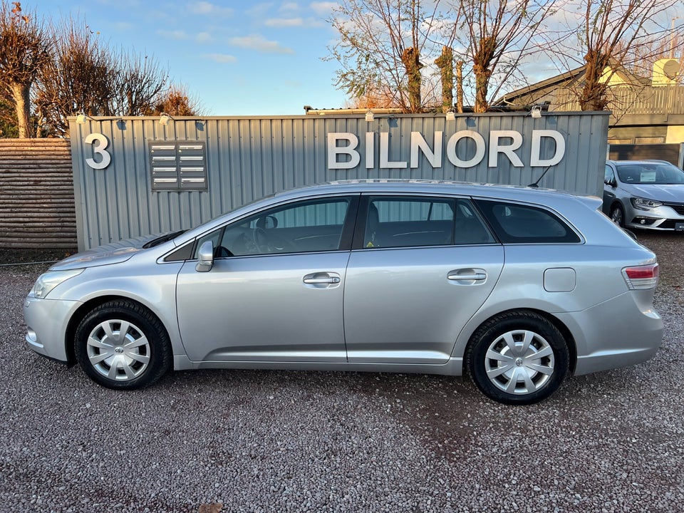 Toyota Avensis 1,6 VVT-i T1 stc. 5d