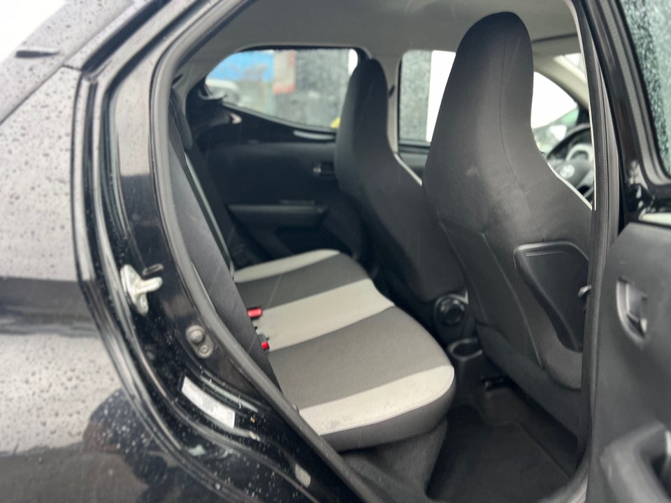 Toyota Aygo 1,0 VVT-i x-black 5d