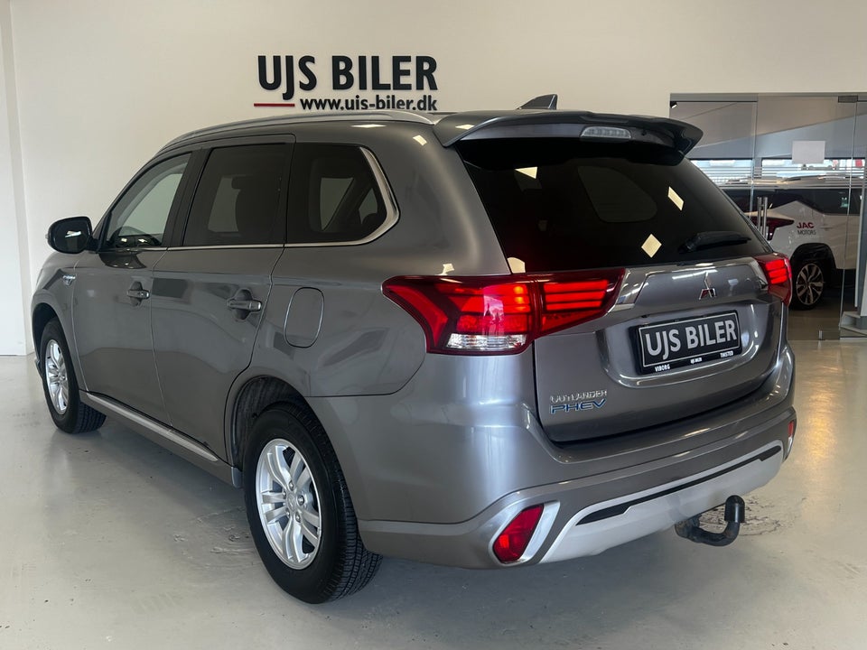 Mitsubishi Outlander 2,4 PHEV Invite CVT 4WD 5d