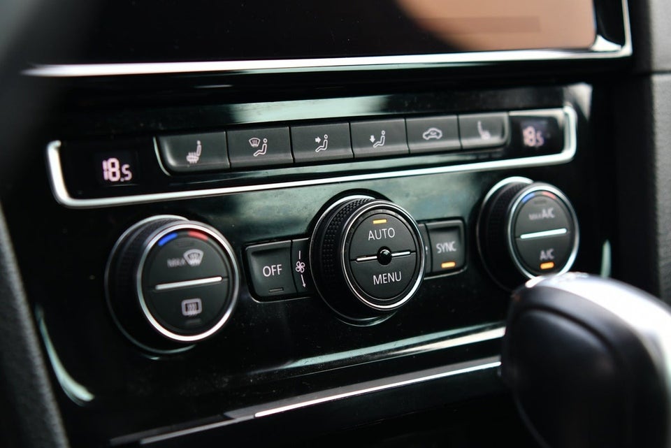VW Golf VII 2,0 TDi 150 Highline Variant DSG 5d