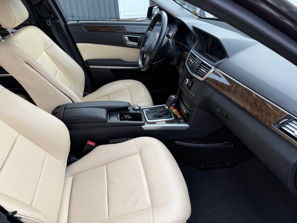 Mercedes E200 2,2 CDi stc. aut. BE 5d