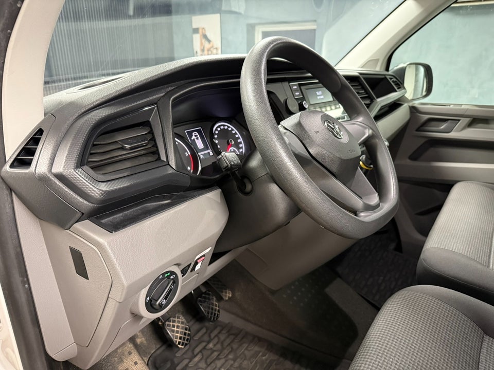 VW Transporter 2,0 TDi 110 Kassevogn lang