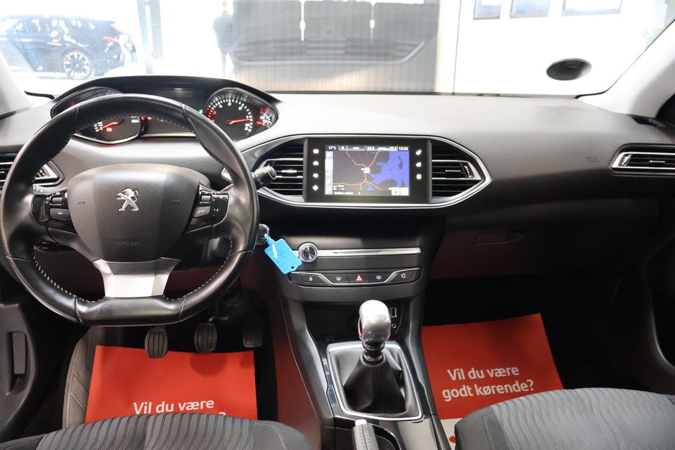 Peugeot 308 1,6 BlueHDi 120 Selection Sky 5d
