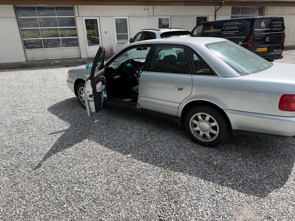 Audi A6 2,6  4d