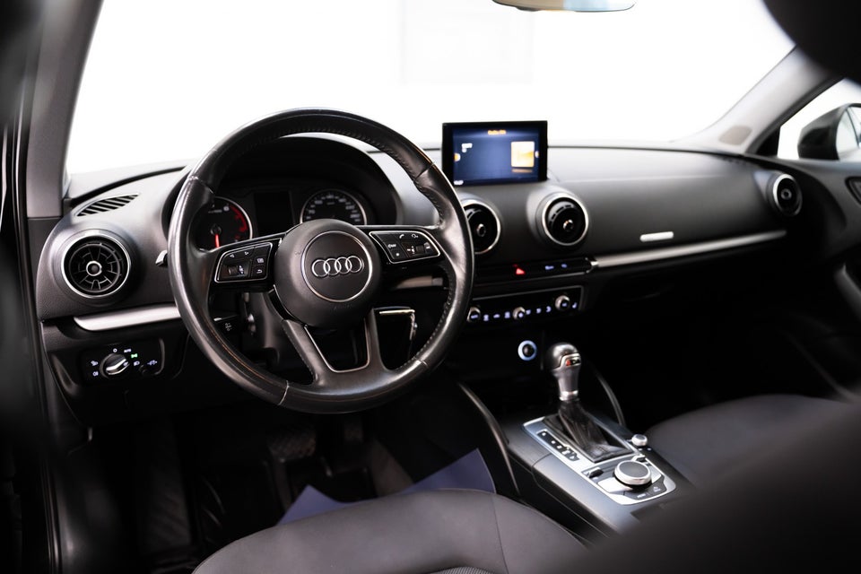 Audi A3 30 TFSi Sport Sportback S-tr. 5d