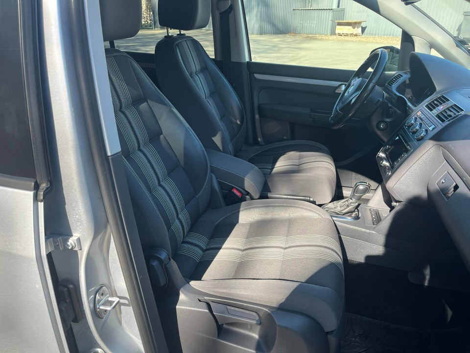 VW Touran 2,0 TDi 140 Comfortline DSG BMT 7prs 5d