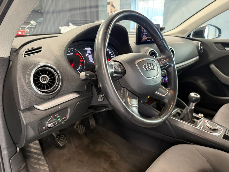 Audi A3 1,6 TDi 110 Ultra Attraction 4d